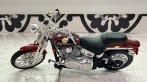 Maisto 1999 Harley-Davidson FXSTS Springer Softail 1:18 Diecast Maroon